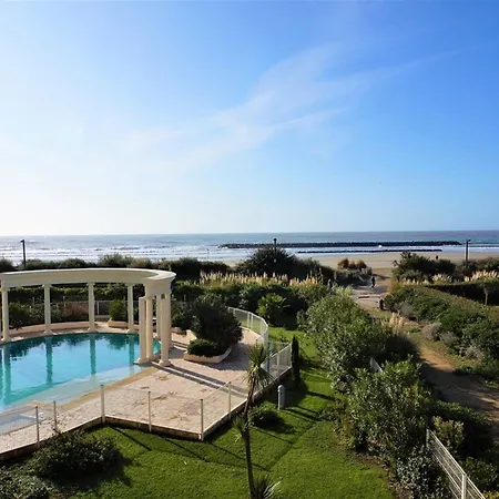 T3 Avec Terrasse Et Grande Piscine, à Deux Pas De La - Fr-1-607-101 Appartement *