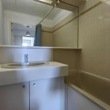 T3 Avec Terrasse Et Grande Piscine, à Deux Pas De La - Fr-1-607-101 Appartement